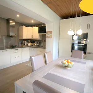 Jolie Dans Belle Maison Vaulx-en-Velin