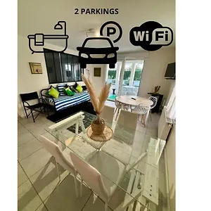 3 Chambres, Metro Tram A 50 M, Double Parking Prive ! Vaulx-en-Velin